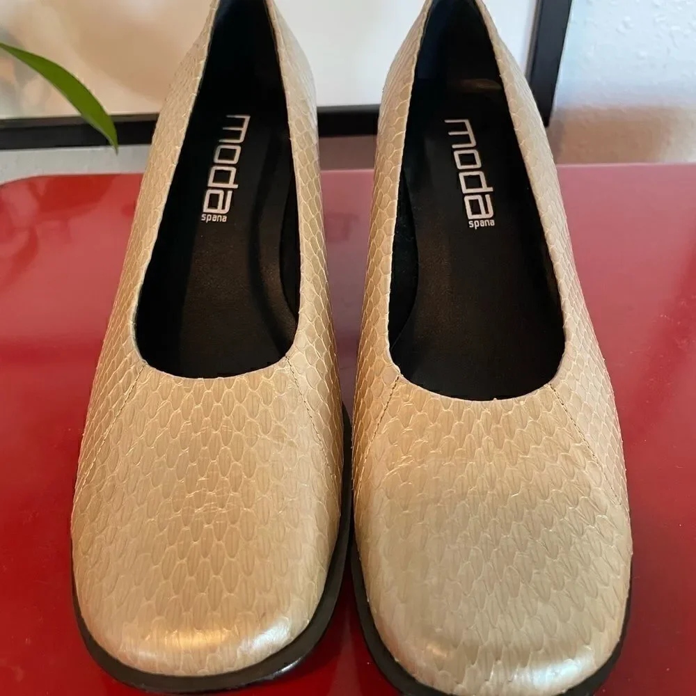 Moda Spana Faux Snake Skin Pumps Size 6M EUC